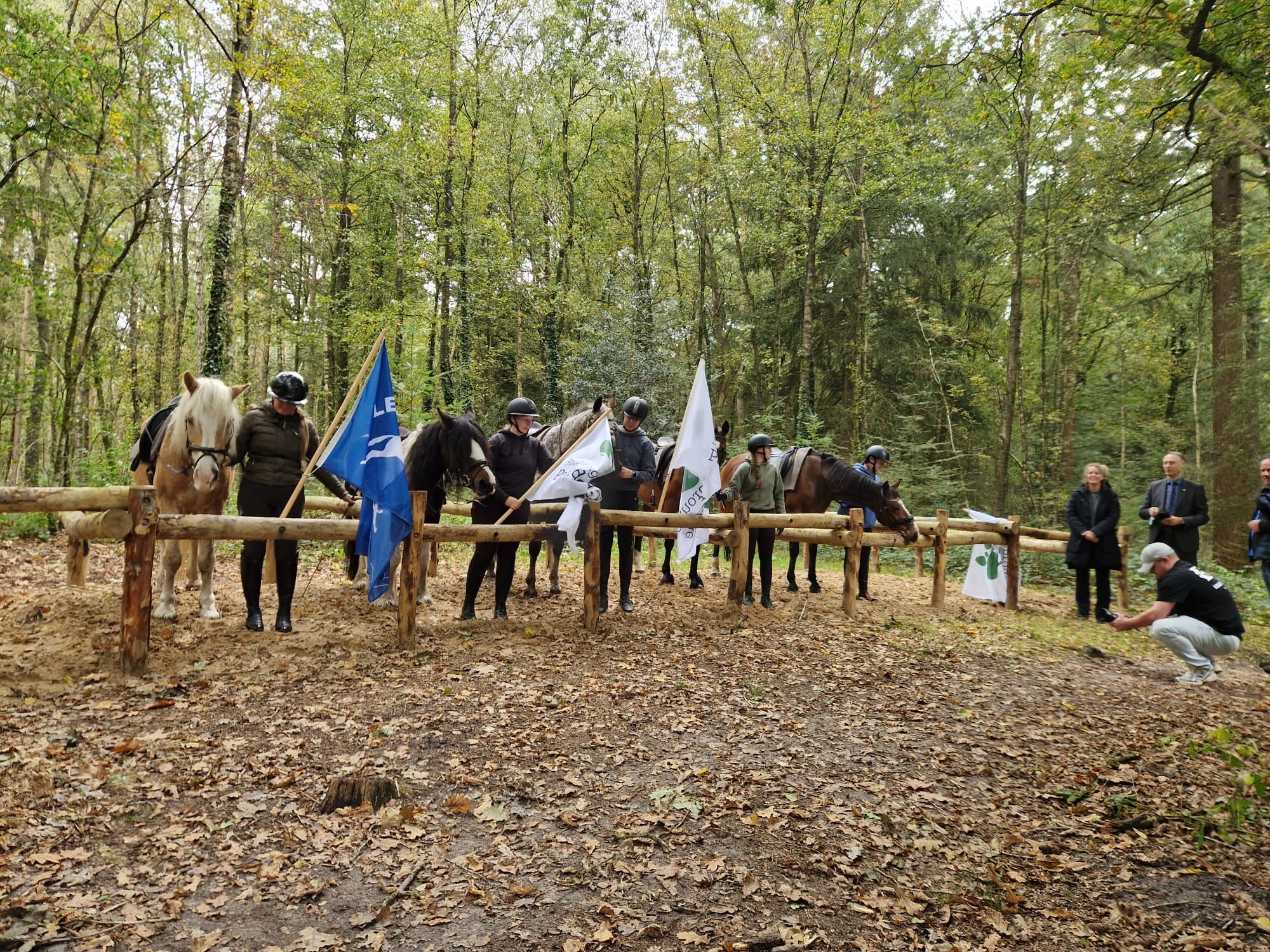 Stichting Paardenroutes Drenthe opening aanbindplaats Poolshoogte